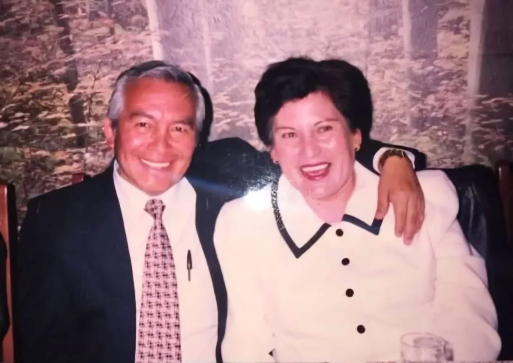 Oswaldo Ruiz Chávez (+): maestro, político, escritor y hombre comprometido y de convicciones. En la foto con su amada esposa Zoilita Falconí de Ruiz