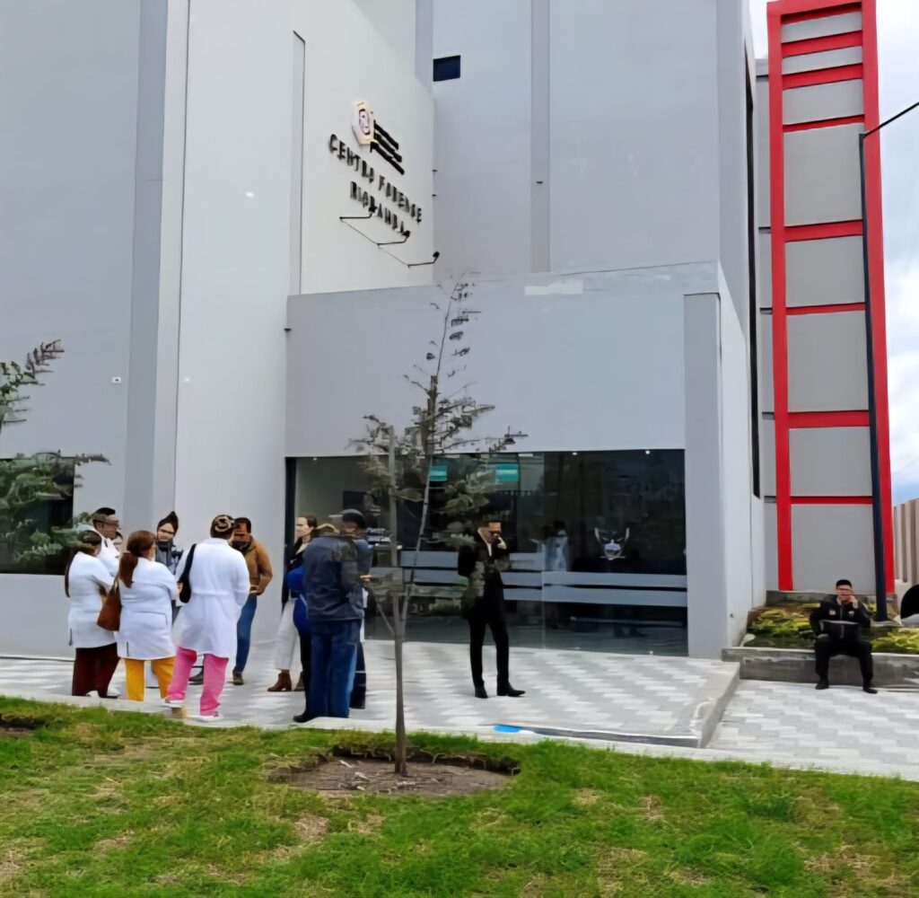 Los cuerpos inertes de los hermanos fueron trasladados al Centro Forense ‘San Pedro de Riobamba’