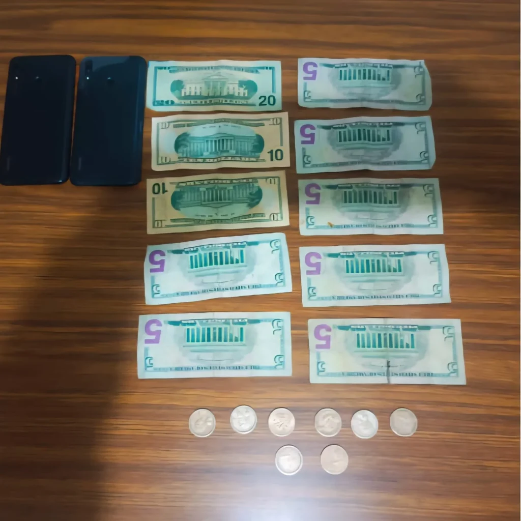 Policía Nacional detuvo a hombre prestamista en Riobamba. Parte de la evidencia encontrada