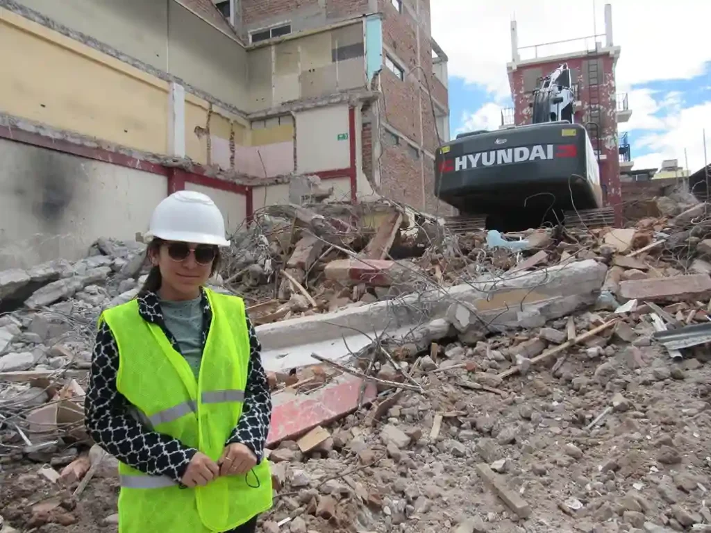 Isabel García, residente de obra, expresó que está en proceso de demolición,