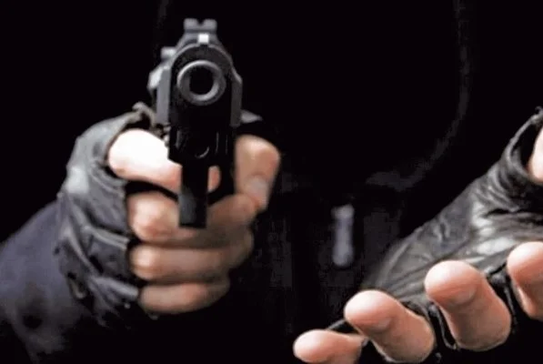 Roban un carro a mano armada en Ambato.