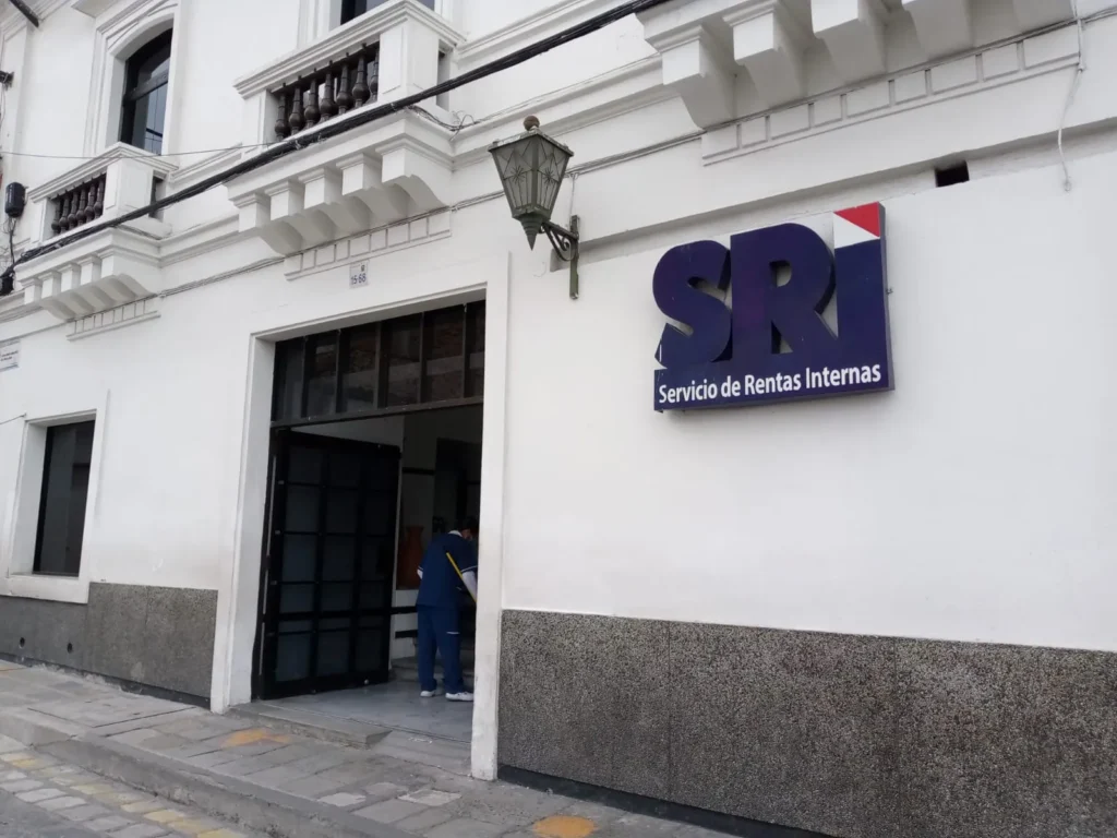 Latacunga: SRI controlará pago del Impuesto a la Salida de Divisas