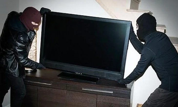 2 televisores, de 60 y 40 pulgadas fueron sustraídas por los 'enemigos de la sociedad'