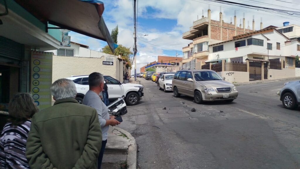 Choque en la Junín y los Cipreses