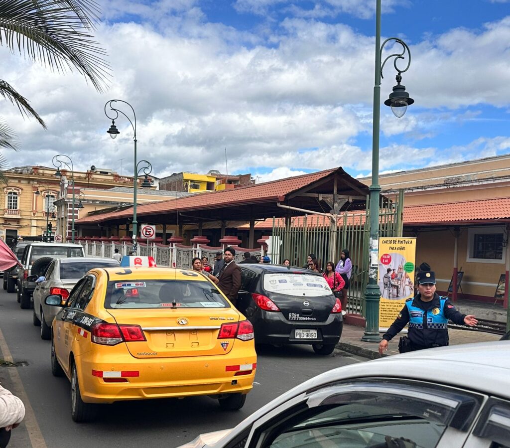 hoque entre un carro y una bicicleta en la Estación