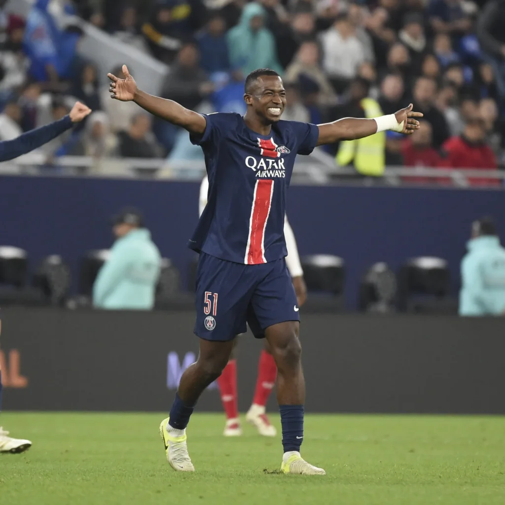 Willian Pacho: Real Madrid lo quiere, pero está feliz en el PSG