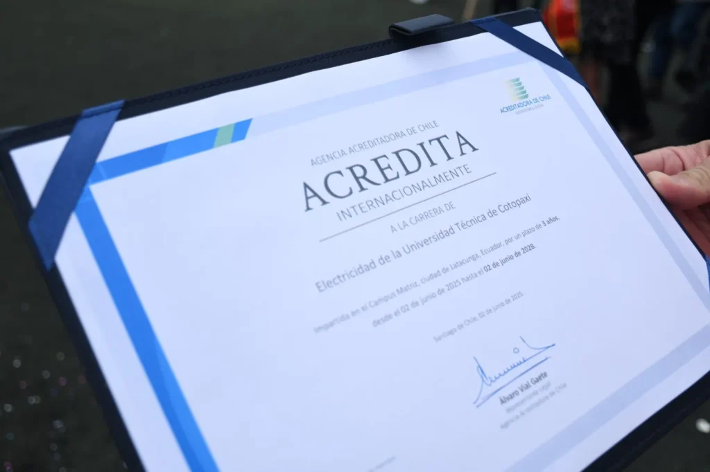 Latacunga: carrera de electricidad UTC recibe acreditación chilena