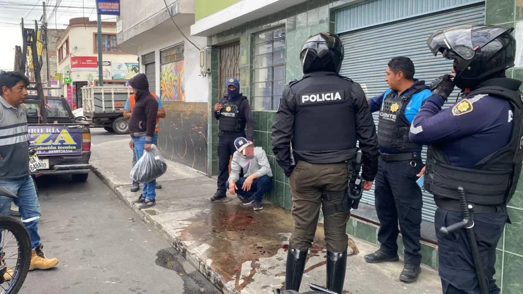 Latacunga: vecinos capturan a presunto ladrón y daños a vehículo