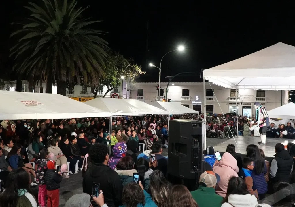 La programación incluyó música en vivo, mimos, actores lúdicos y un show teatral
