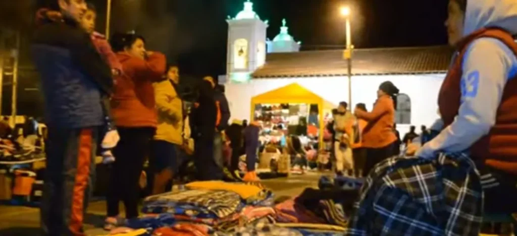 Latacunga: feria nocturna "Día del Padre" activa comercio local