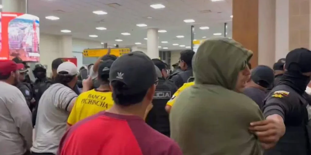 Hinchas de Barcelona SC insultaron e intimidaron a jugadores