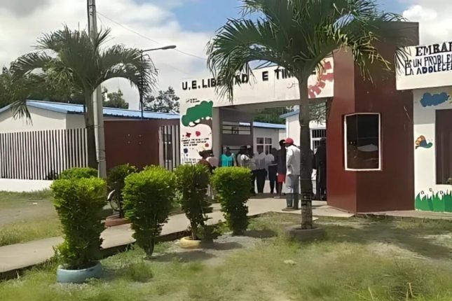 Profesora fue baleada a tiros dentro de una escuela