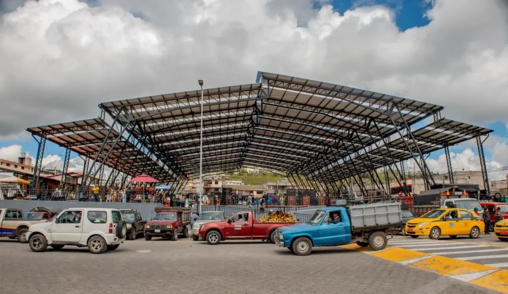 Latacunga: filtraciones de agua plaza Canadá fueron subsanados