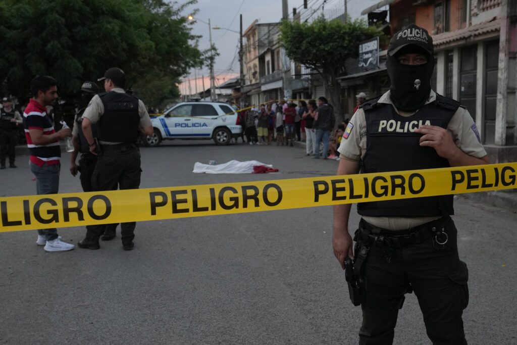 Asesinan a policía y roban su moto en el sur de Guayaquil