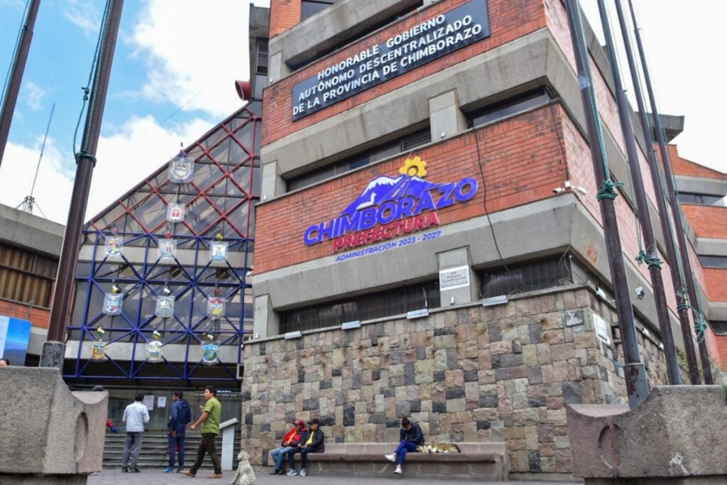 7 funcionarios habrían renunciado a la Prefectura de Chimborazo