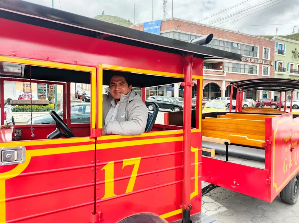 Tren urbano de Alausí ofrece paseos de 20 minutos.