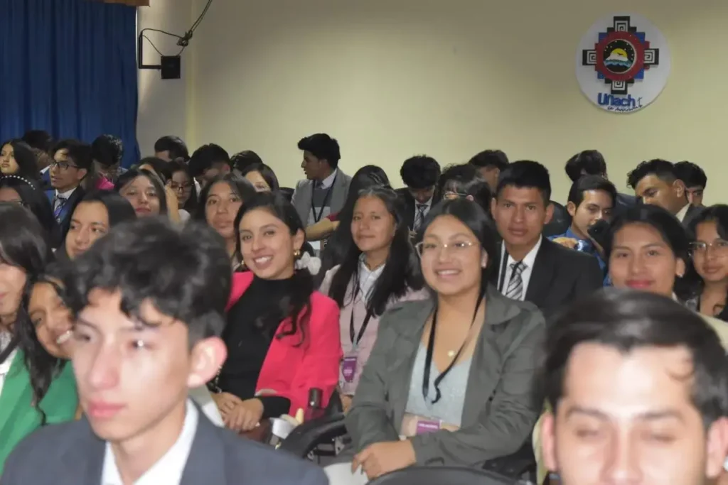 200 estudiantes de 13 universidades de Ecuador en Riobamba