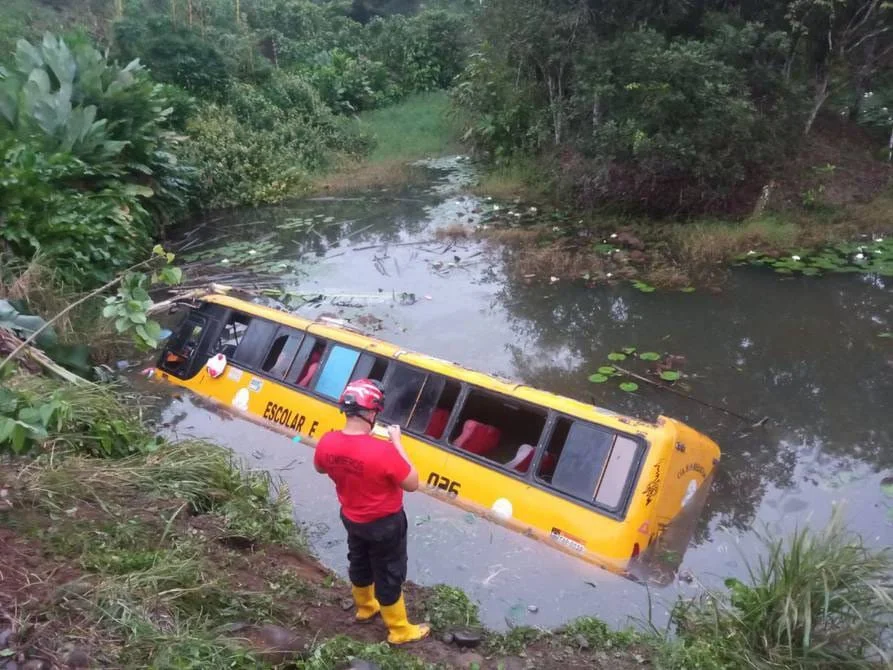 Dos Muertos Y 23 Heridos En Accidente De Bus Con Pacientes Diario La