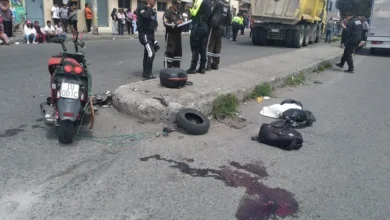 Mujer muere atropellada por una volqueta en Riobamba, ella iba en motoneta.