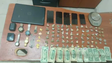 La Policía Nacional decomisó USD 111 en efectivo, además de varios objetos relacionados con la actividad.