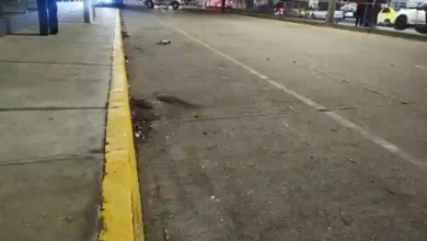 Un hombre muere atropellado mientras esperaba a su esposa. Deja un tierno niño de 5 años en la orfandad. Conductor y vehículo huyeron