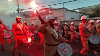 Desfile de exalumnos por la Fundación del Ecuador