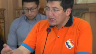 Ciudadanos de Riobamba piden legalización de terrenos a John Vinueza, alcalde del Municipio Riobamba.