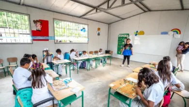 Modifican horarios de clases en Ecuador por apagones de hasta 14 horas