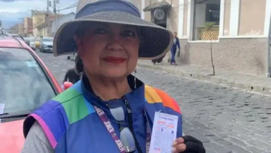 Padece de sordera y enfrenta discriminación sin acceso a bono