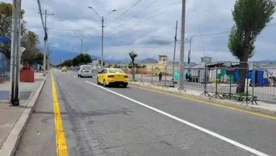 En la avenida de la Cárcel de Riobamba se habilitó un carril rumbo a Chambo, mientras los vecinos siguen "enjaulados"