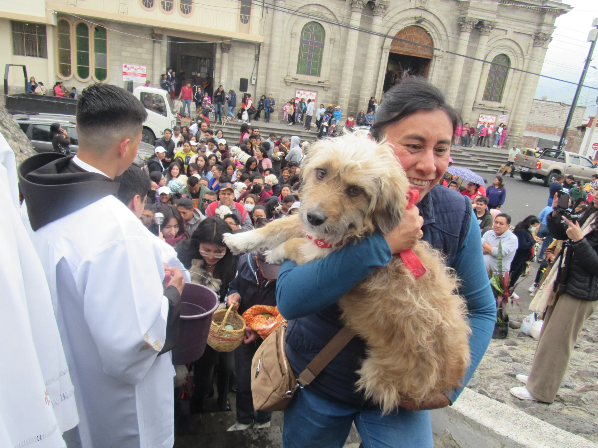 En la Loma de Quito se realizó la bendición de las mascotas por el Día de San Francisco