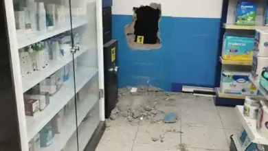 6 sujetos robaron en farmacia, pero la Policía Nacional atrapó a 4, cuando intentaron huir por las viviendas aledañas, el 18 de noviembre