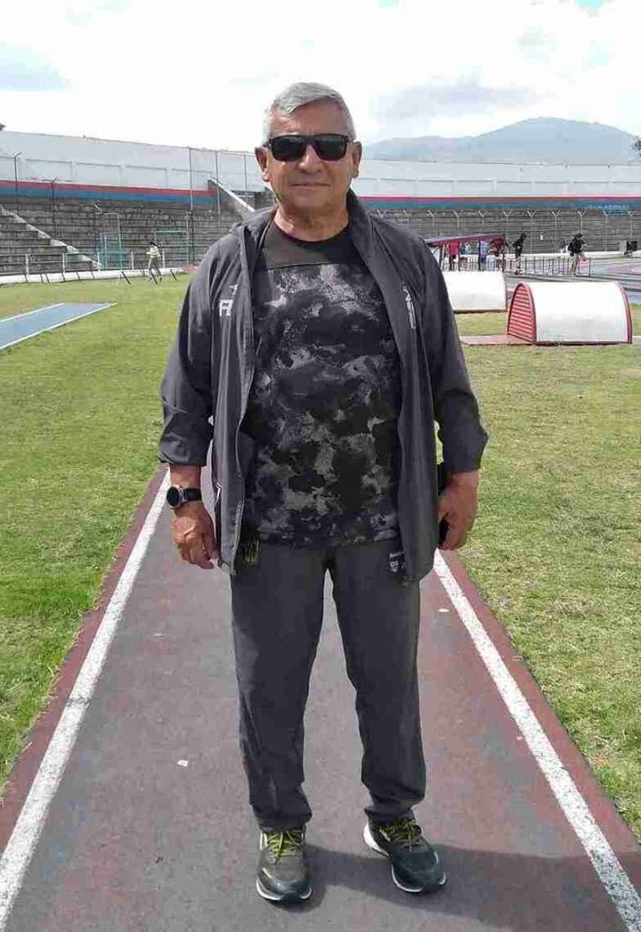 Gino Arosteguí el trabajador polifuncional de Federación Deportiva de Chimborazo, es un apasionado por el deporte.