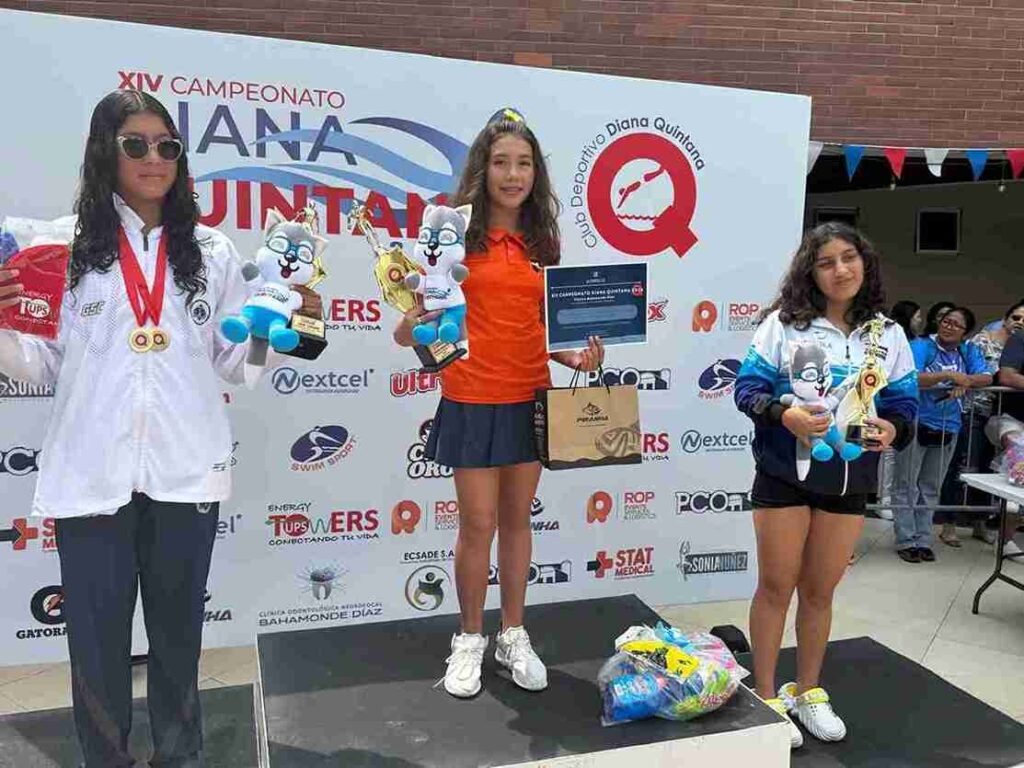 La nadadora riobambeña Scarlet Arias se constituye como la mejor nadadora del Ecuador en la categoría sub-11.