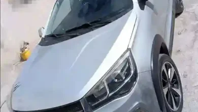 4 personas en un Kia Sportage azul con pistolas asaltaron y robaron un carro. Esto pasó en Riobamba el sábado 7 de diciembre de 2024