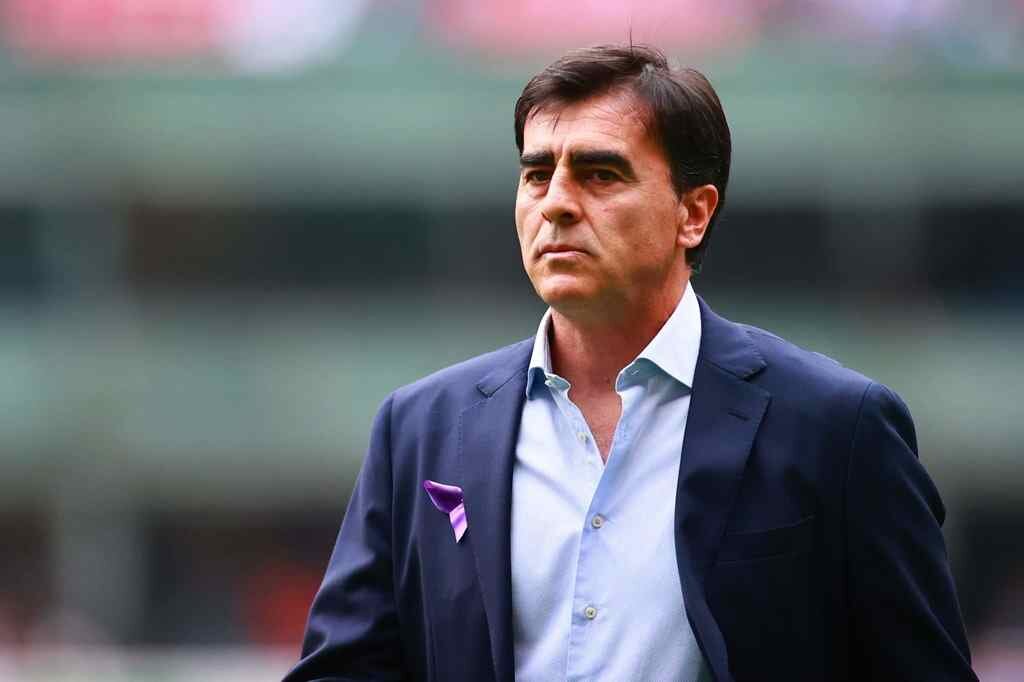 El director técnico argentino Gustavo Quinteros, exDT de Ecuador, deja Vélez Sarsfield tras ganar liga argentina.