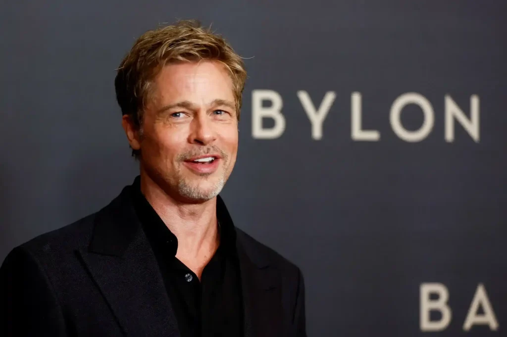 Mujer víctima de estafa por falso Brad Pitt en redes