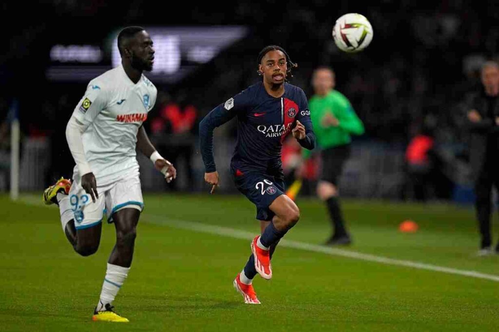 El PSG derrotó 4-2 al Manchester City con la presencia del ecuatoriano Willian Pacho que brilló en los 90 minutos de juego.