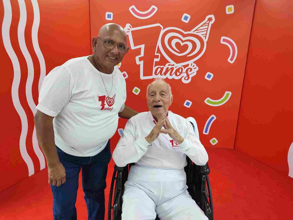 Muere Edmundo Kronfle, creador de los icónicos helados Pingüino