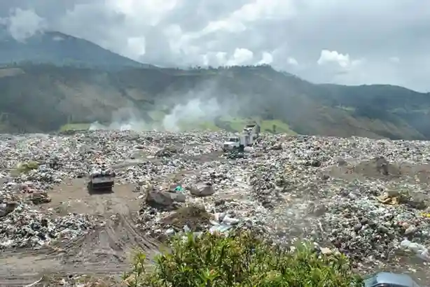 En el botadero de basura El Porlón, de Riobamba, se encontró el cuerpecito del nuevo ángel que ya está en el cielo