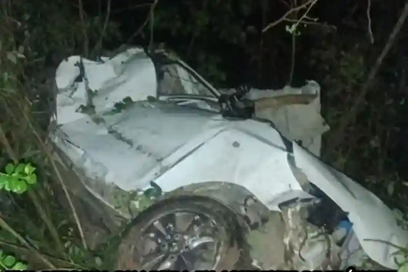 Una nueva muerte se produjo tras un accidente de tránsito en la vía Guaranda - San Simón. Las tareas de rescate fueron difíciles