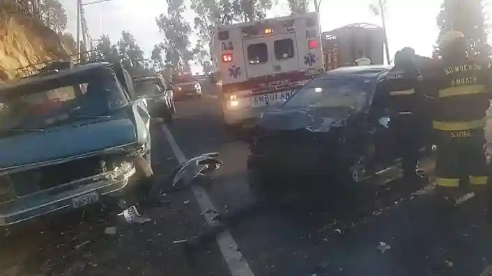 1 muerto fue el saldo de un accidente de tránsito en la vía Ambato - Cevallos. El cuerpo del joven de 29 años quedó atrapado en el vehículo