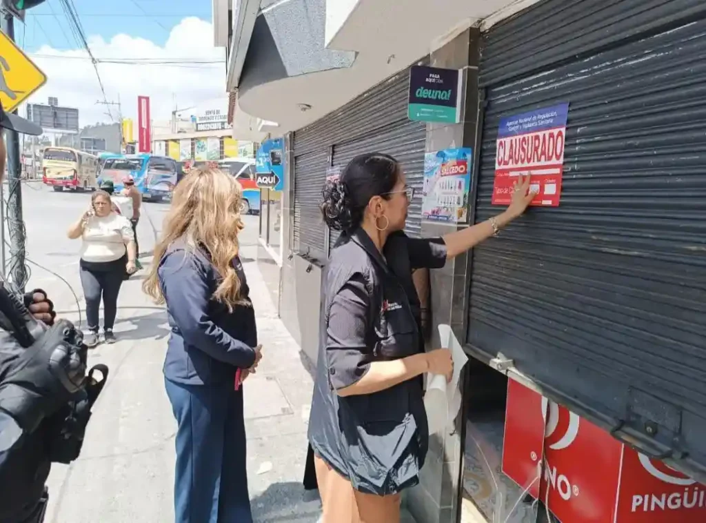 ARCSA clausuró panadería en Riobamba sector la Media Luna