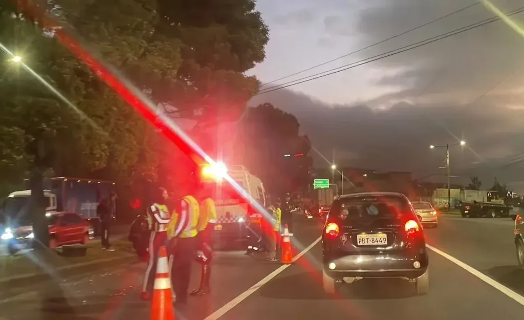 Fallecido tras accidente de tránsito en la Av. Simón Bolivar en Quito.