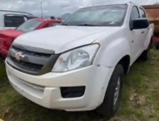 La Policía Nacional recuperó 2 carros robados y aprehendió a hombre en flagrancia, tras presunto robo en un almacén