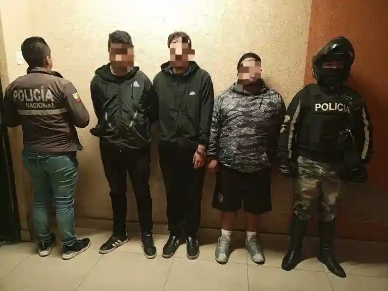 3 hombres fueron detenidos por robo de casas en Riobamba. La Policía Judicial los atrapó en flagrancia, con varias evidencias