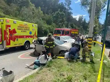 Los heridos fueron auxiliados por efectivos del Cuerpo de Bomberos de Cuenca