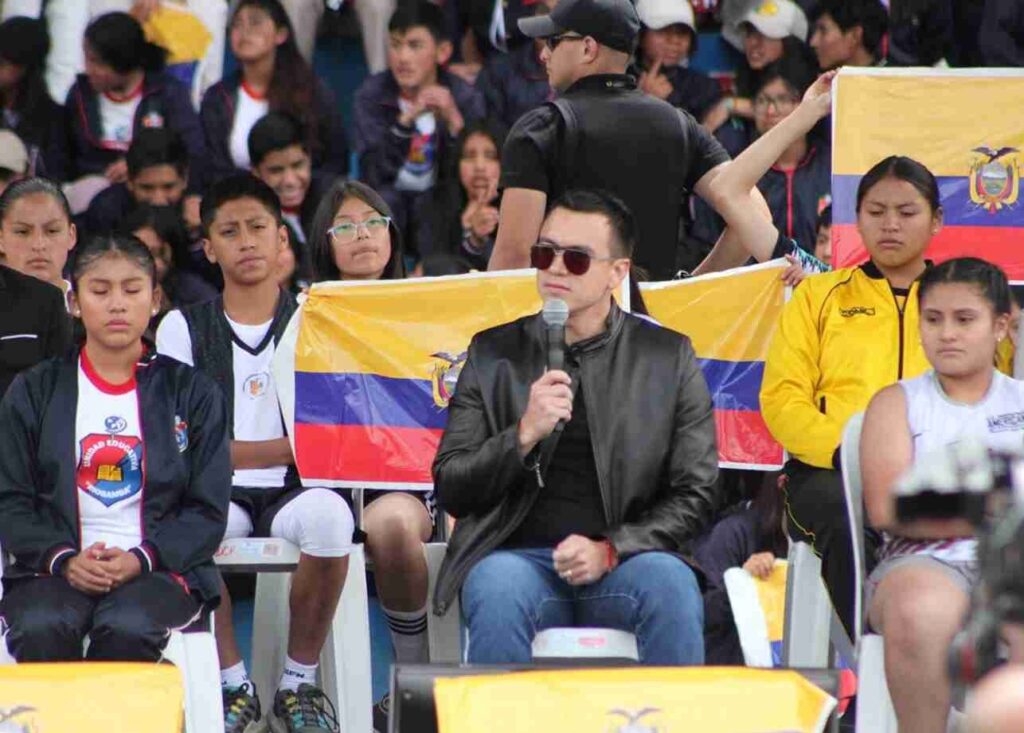 El Presidente Constitucional de la República del Ecuador, Daniel Noboa, oficializó los Juegos Deportivos Estudiantiles de la Zona Riobamba - Urbano.