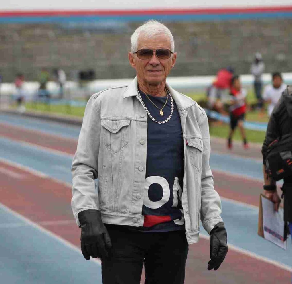 El exentrenador de atletismo Patricio Corral es un apasionado por el deporte base y durante 45 años ha formado más de 50 campeones.