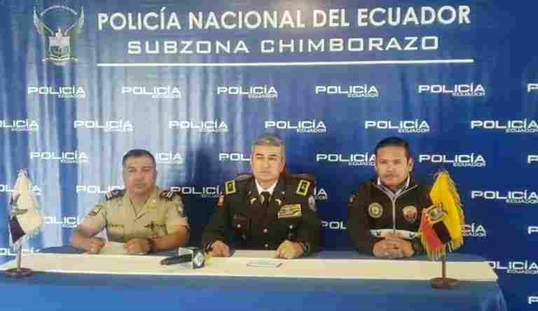 Crnl. de Policía de Estado Mayor Milton Montalvo Calderón, comandante subzonal; Tcnl. Mario Escobar Torres, subcomandante subzonal; y, Mayr. Manuel Pazmiño Villacrez